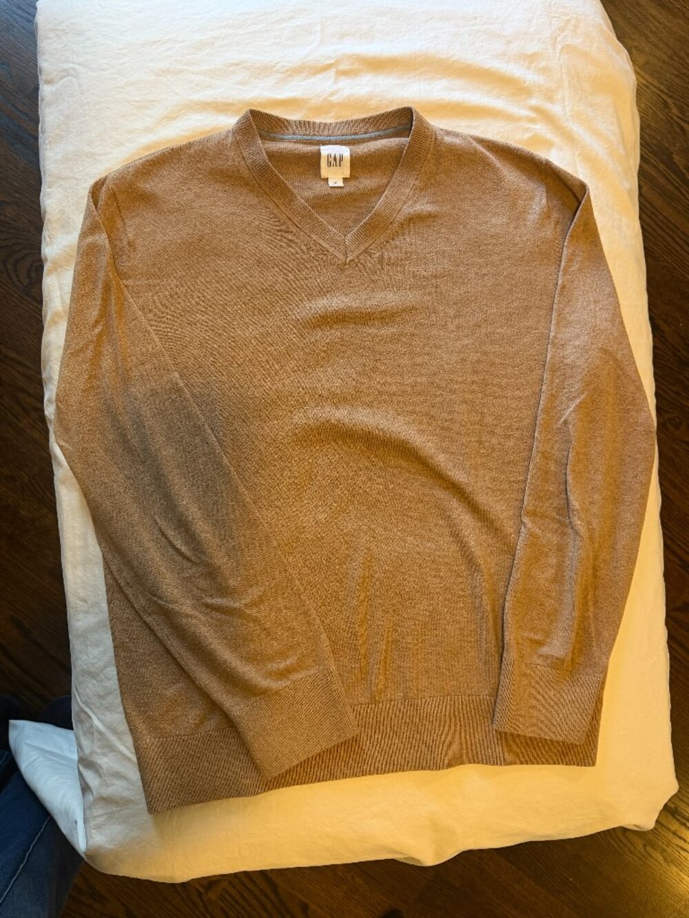 GAP Men's 100% Cotton V-Neck Sweater Medium Camel Tan